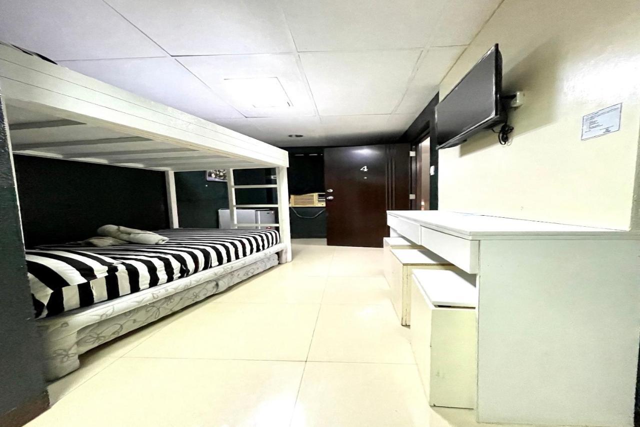 Oyo 910 Sabaidee Suites Mandaue Kültér fotó